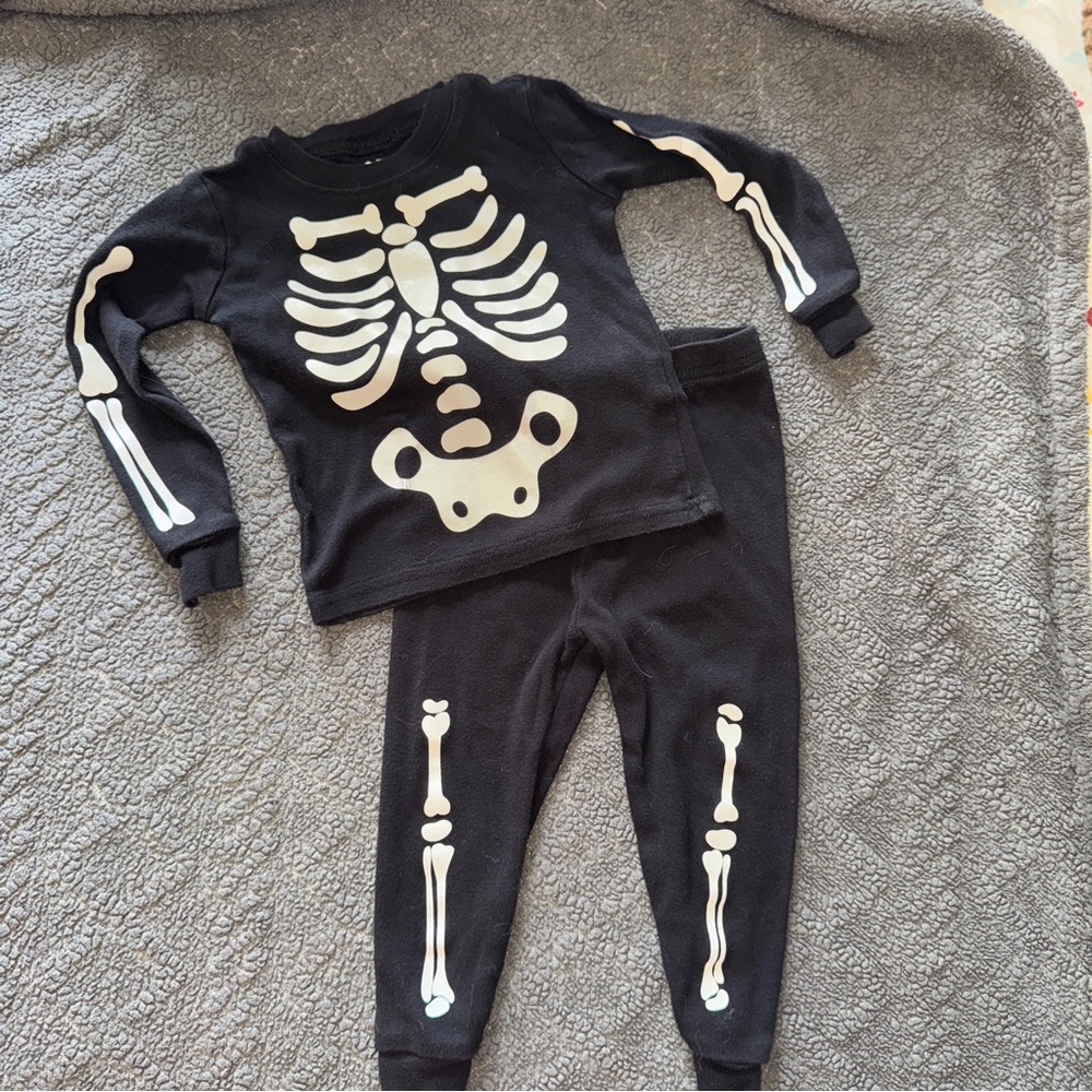 PJ Place Black & White Skeleton Glow in the Dark Sleepwear baby 12-18m Halloween